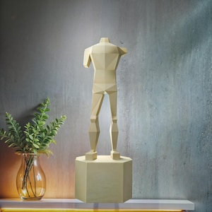 STANDBEELD PAPIERKUNST - Laag poly