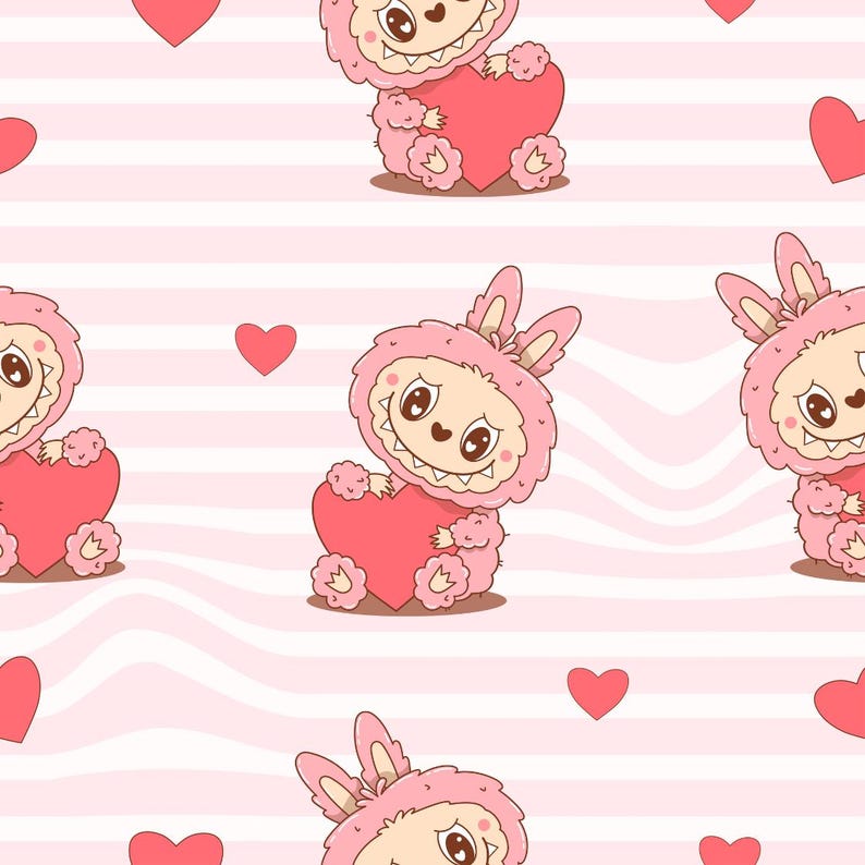 Op de afbeelding: Een herhalend patroon met een schattig roze monsterpersonage met een konijnenorenkap en een rood hart. De achtergrond heeft roze en witte strepen en verspreide rode harten.