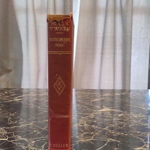 Huckleberry Finn - Vintage Mark Twain 1918