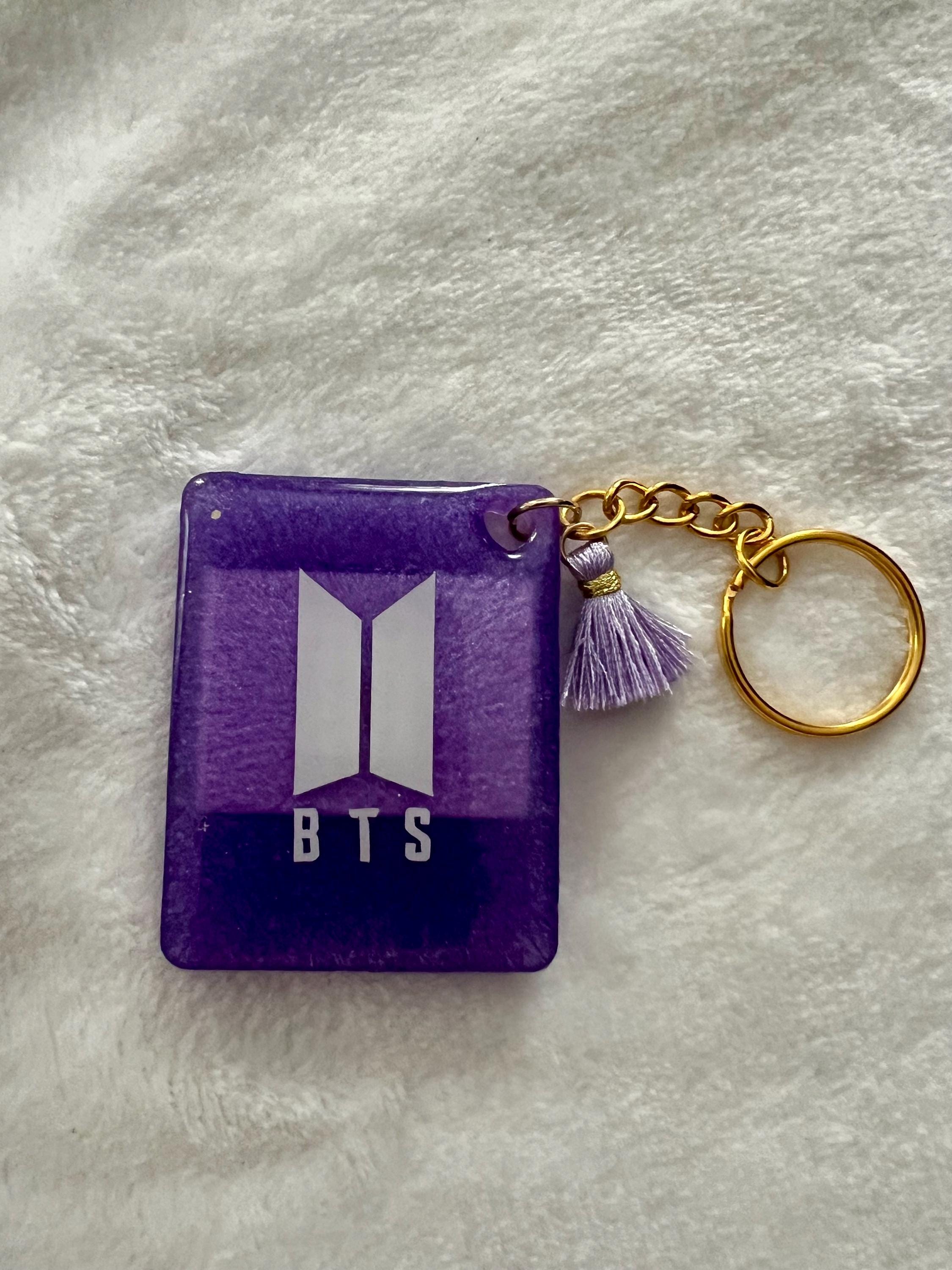 写真とロゴ入りBTS樹脂キーホルダー - Etsy 日本