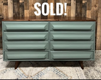 SOLD- 1950’s Franklin Shockey Mid-Century Modern 8-Drawer Dresser