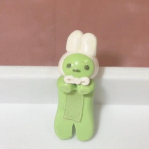 Smiski Bunny Hipper Handmade with Polymer Clay Peeker Phone and Laptop Accessory bild 1