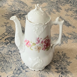 Limoges France, teapot/coffee pot, floral pattern, gold rim, teapot/coffee pot, vintage French antique porcelain, 85CL