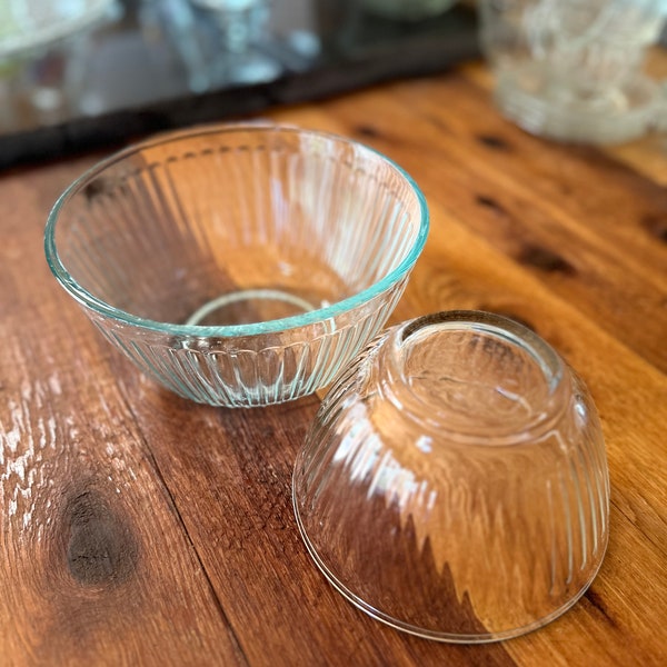 Vintage Ribbed Pyrex Mixing Bowls–Set of Two Bowls Small, Medium