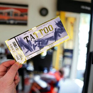 Tattoo Liebhaber Geschenkgutschein, personalisiertes Geschenk, Geburtstagsgutschein, Tattoo Geschenkkarte, Überraschung Weihnachtsgutschein, Custom Foil Ticket