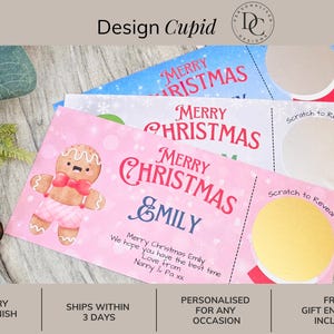 Könnte beinhalten: Weihnachts-Rubbelkarten mit dem Text "Frohe Weihnachten". Eine Karte zeigt einen Lebkuchenmann. Die Karten haben einen "Rubbeln, um zu enthüllen"-Bereich. Der Text "Design Cupid" steht oben.