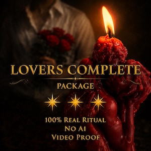 Puede incluir: Una vela roja con una llama, con el texto "LOVERS COMPLETE PACKAGE". La vela tiene un diseño esculpido y está sobre un fondo oscuro. El texto adicional incluye "100% REAL RITUAL, NO AI, VIDEO PROOF."
