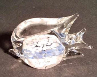 Figura de pez de cristal soplado a mano, azul y blanco
