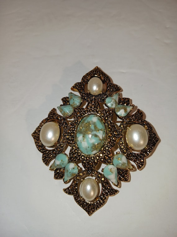 Sarah Coventry Brooch -- Remembrance 1968 - Gem