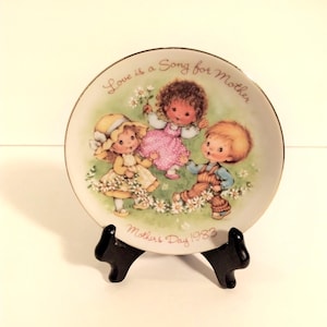Vintage Avon Mother's Day Small Plate 1983 'Love is a Song for Mother'