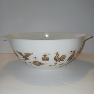 Vintage Pyrex Early American Pattern Cinderella Mixing Bowl #443 2 1/2 Qts