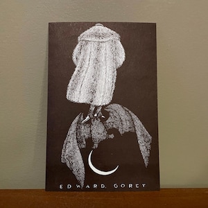 Cartão postal vintage de Edward Gorey, 1986, da Gotham Book Mart, Nova York