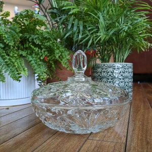 1960&#39;s Anchor Hocking Candy / Trinket Dish with Lid - &quot;Star of David&quot; or &quot;Early American Prescut&quot; Glass - Study but Lovely!