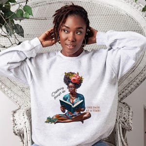 Brown Girl Reads Sweatshirt, Afro Women Sweater, Black Girl Sweat, Black Girl Gifts, Black Girl Magic, Melanin Sweatshirt, Book Lovers Gift