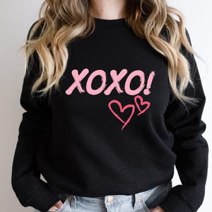 Valentine Sweatshirt, XOXO Valentines Sweatshirt, Love Heart Cute Crewneck, Gift For Wife, Valentines Day Tee, Gift for Valentine, Love Tees