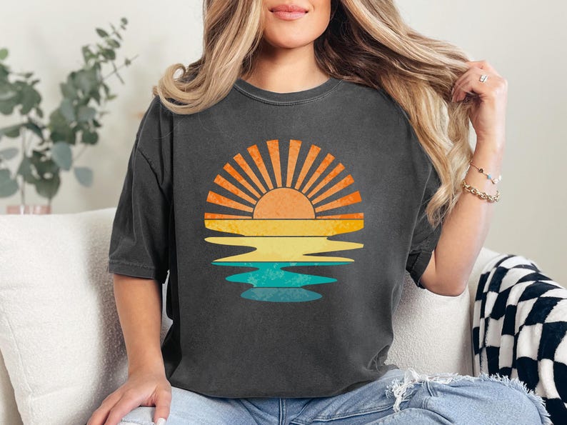 Camiseta retro con ondas de rayos de sol, colores cómodos, retro con sol, vintage con atardecer, playera con ambiente playero, rayos de sol, atardecer imagen 2