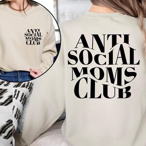 Sudadera del Club de Mamás Antisociales, regalo para el Día de la Madre, suéter para mamá antisocial, sudadera para mamá, suéter para mamá, estampado delantero y trasero. imagen 4