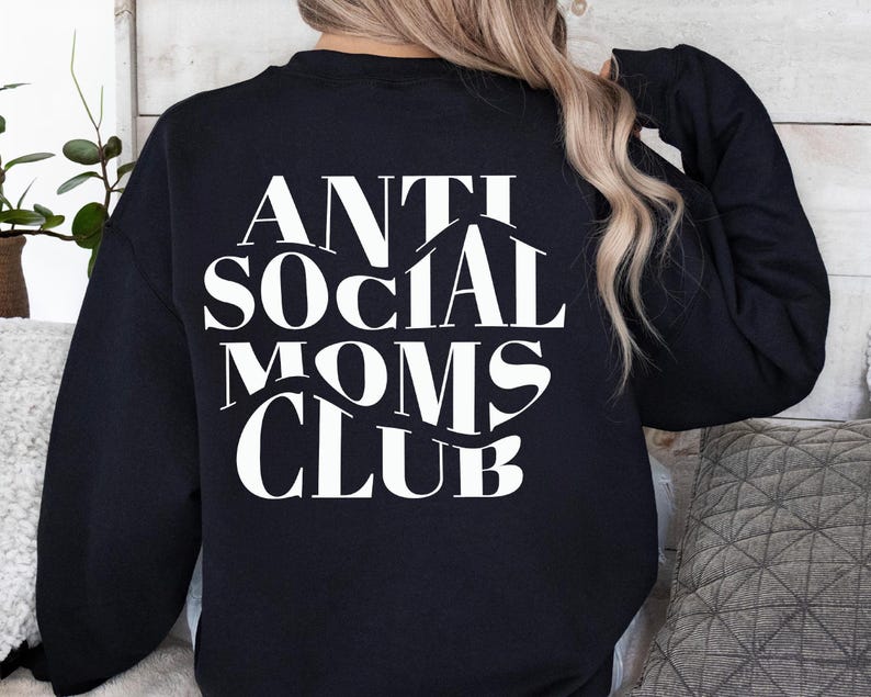 Sudadera del Club de Mamás Antisociales, regalo para el Día de la Madre, suéter para mamá antisocial, sudadera para mamá, suéter para mamá, estampado delantero y trasero. imagen 5