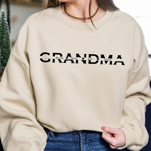 Custom Grandma Sweatshirt, Grandkids Names, Personalized Grandma Sweatshirt, Mothers Day Gift, Grandma Sweatshirt, Gift for Grandma
