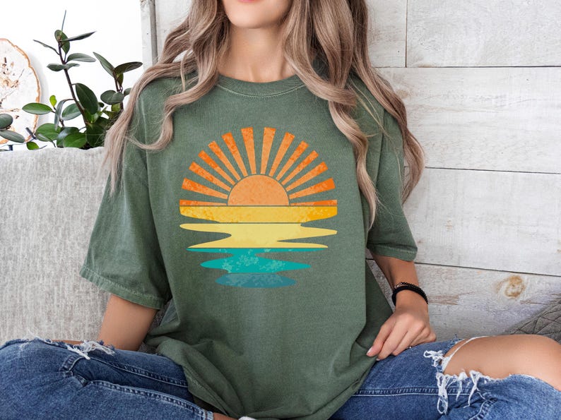 Camiseta retro con ondas de rayos de sol, colores cómodos, retro con sol, vintage con atardecer, playera con ambiente playero, rayos de sol, atardecer imagen 3