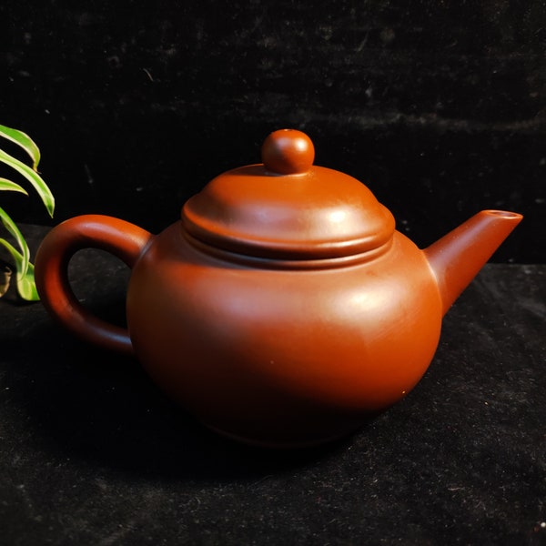 Yixing Chinese Purple Clay Teapot Signed Marked Tea pots,Traditional KungFu Tea, Handmade Yixing zisha clay pottery Tea pet table ornaments