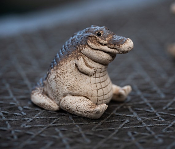 Ceramic Alligator Figurine Killer Crocodile Paperweight Showpiece Replica  Miniature Purple Clay Animal Kaiman Gator Swamp Florida Reptile 