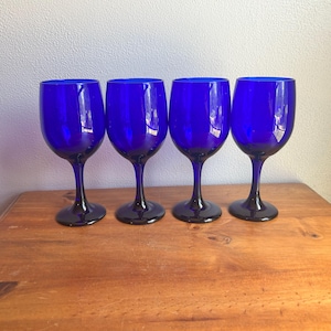 Set of four Libbey Premier Cobalt wine glasses, vintage barware, 1990s, cobalt blue glass, stemmed wine glass