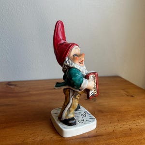 Peter the accordion player Goebel gnome figurine, vintage Hummel, kitsch, kitschy decor, cottage decor, dopamine decor, grandmacore