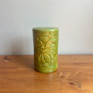 Vintage flower power ceramic salt shaker, 1970s kitchen, green flower, handpainted ceramics, vintage kitchen, sugar shaker