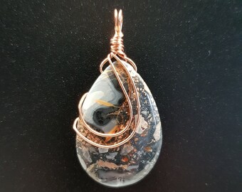 Maligano Jasper 38.5Ct - Colgante en forma de pera / gota en forma de envoltura de alambre de cobre. Artículo NI-2225.