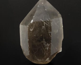 Gran cuarzo ahumado con inclusiones de rutilo dorado, procedente de Brasil. Artículo CW-2780.
