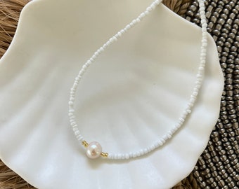 Boho freshwater pearl choker necklace, seed bead necklace, summer jewellery, simplistic necklace, beautiful delicate beaded necklace