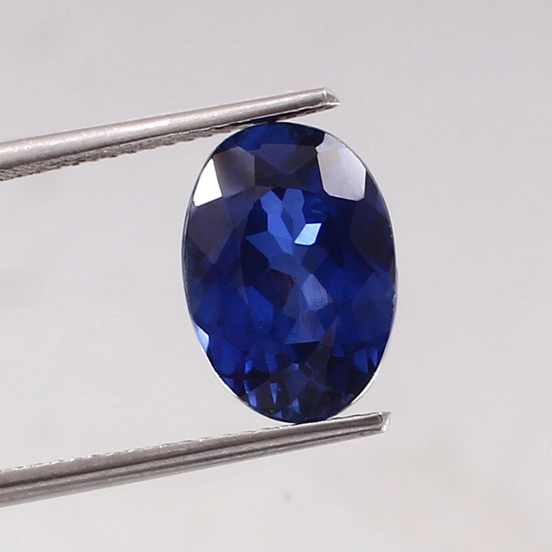 Saphir bleu de Ceylan – Fondation Magos