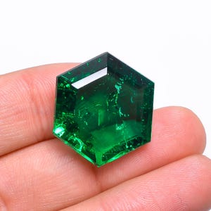 Lab Grown Emerald Gemstone: Hexagon Cut, 32 Ct (26X26X10 mm)
