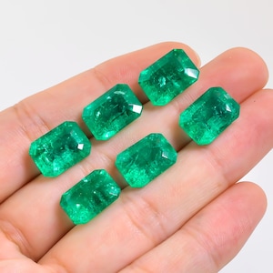 Lab Created Emerald: Radiant Cut Green Gemstone (10x14x7 mm)