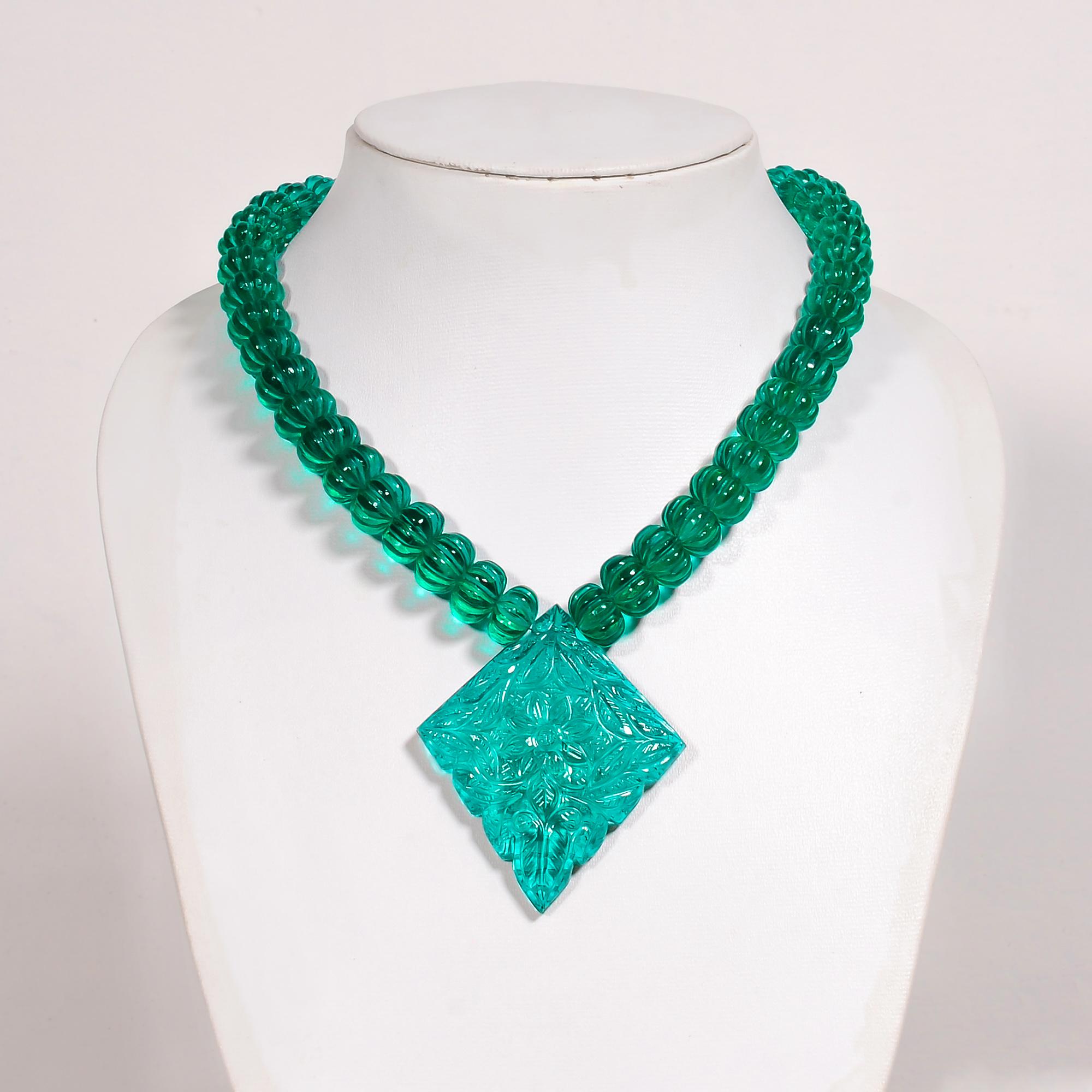 ラボで作られたエメラルド彫刻ビーズネックレス：調節可能、ミックス