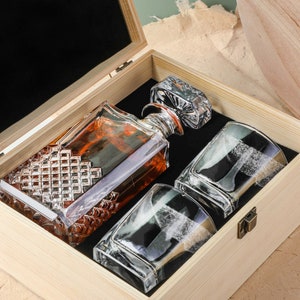 Personalized Whiskey Decanter with Wood Box, Groomsmen Proposal, Whiskey Decanter, Best Man Gift, Great Groomsmen Gift