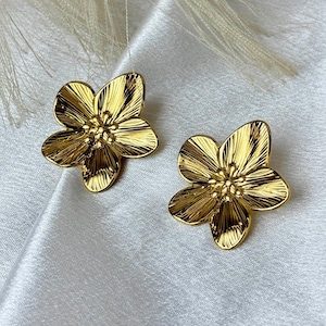 18K Gold Plated Flower Stud Earrings – Textured Petal Metal Design – Everyday Jewelry - Ready to ship