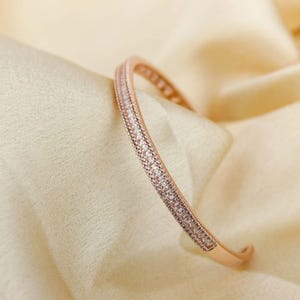 Brazalete de diamantes con circonita cúbica bañado en oro, apilable, con diamantes americanos, elegante, joyería nupcial. Listo para enviar.