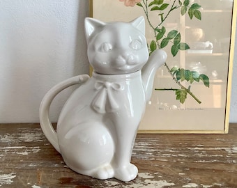 Théière chat en porcelaine blanche