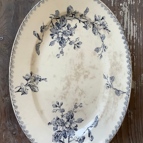 Grand plat de service en porcelaine opaque de gien