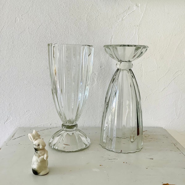 2 verres anciens ou coupes en verre épais moulé