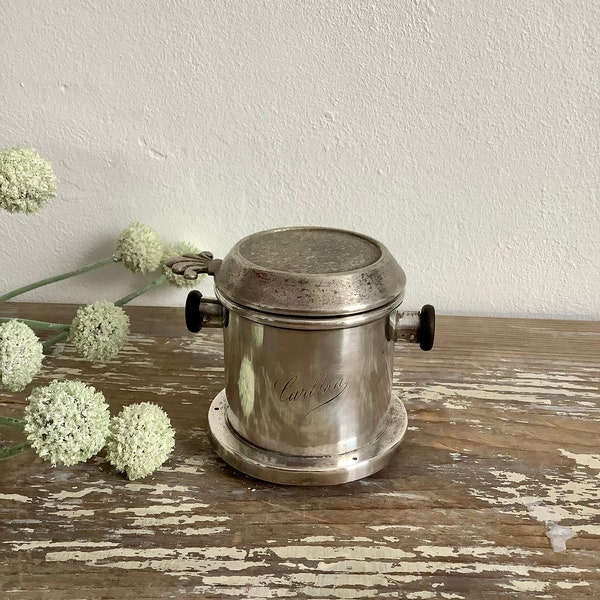 Cafetière à piston individuelle goutte à goutte en métal argenté avec inscription « CARLTON»