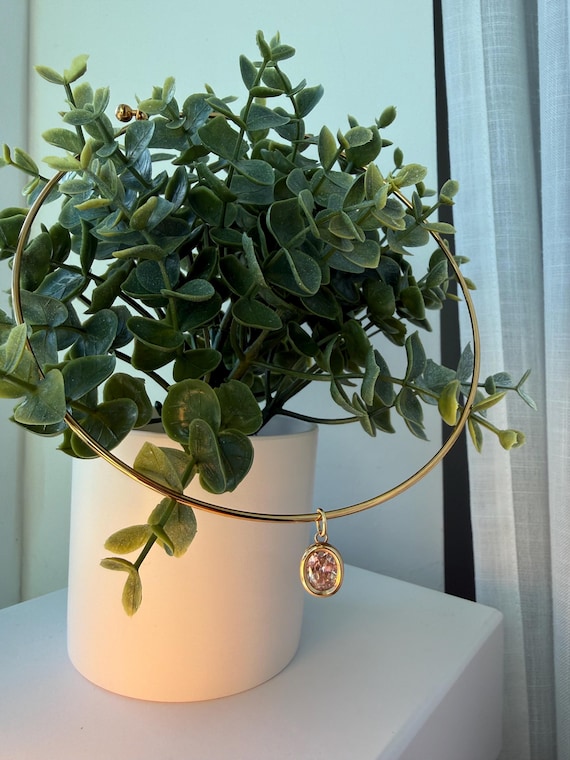 Gold Bezel Pedant Collar Necklace, Minimalist Gold Torque Necklace, Bezel Charm Necklace, Modern Statement Jewelry
