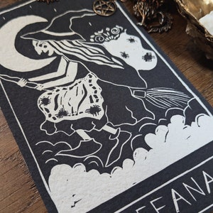 Befana Göttin Orakel Karte, Linolschnitt Kunst, Geschenk Göttin Strenia