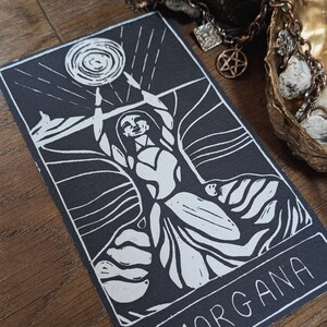 Morgana le Fay Goddess Orakel Karte, Linolschnitt Kunst, umweltfreundliche Geschenke | Hohe Priesterin Karte.
