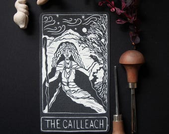 Arte da Cailleach, antiga bruxa celta | Anciã do Inverno | Cartas oraculares artesanais da deusa, arte em linóleo, presentes ecológicos.