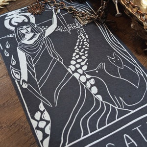 Hekate Tarotkarte | besten Orakelkarten | Handgefertigte Linolschnitt-Kunst, umweltfreundliches Geschenk. Hekate.