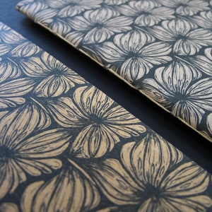 Carnet de croquis en kraft respectueux de l'environnement fait main de 32 pages, imprimé avec un design original de linogravure