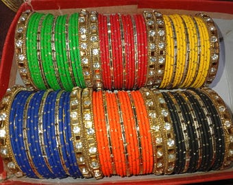 Kleurrijke Indiase metalen gestippelde armbandenset: traditionele Chooriyan, metalen armbanden, bruidsarmbandset, Pakistaanse churiyan, churi-set
